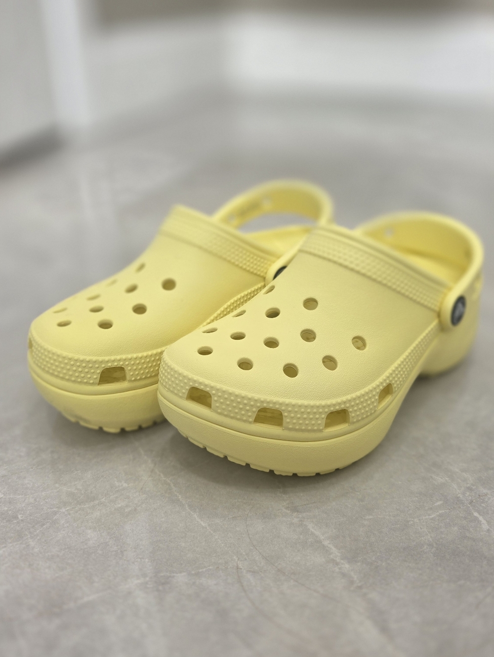 CROCS Platform Clog In Butter Yellow